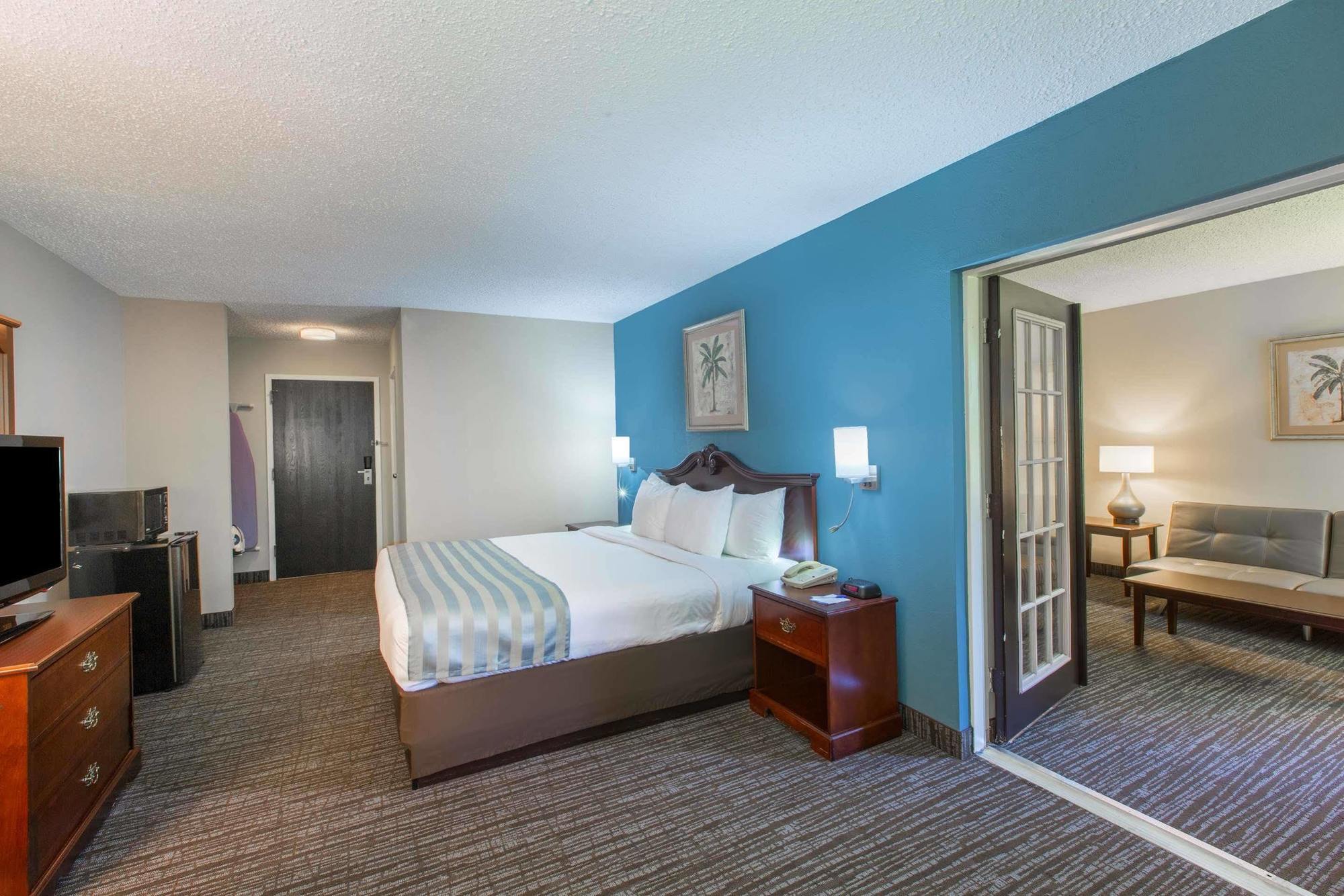 Baymont By Wyndham Bartonsville Poconos Exterior photo